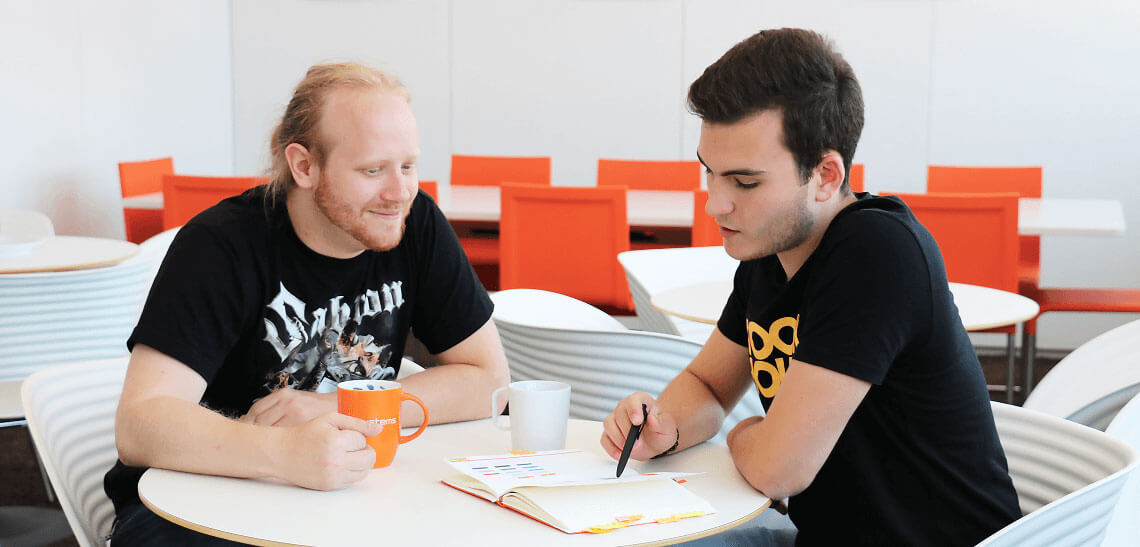 Absolventen blicken auf Ausbildung zurück Absolventen blicken auf Ausbildung zurück
